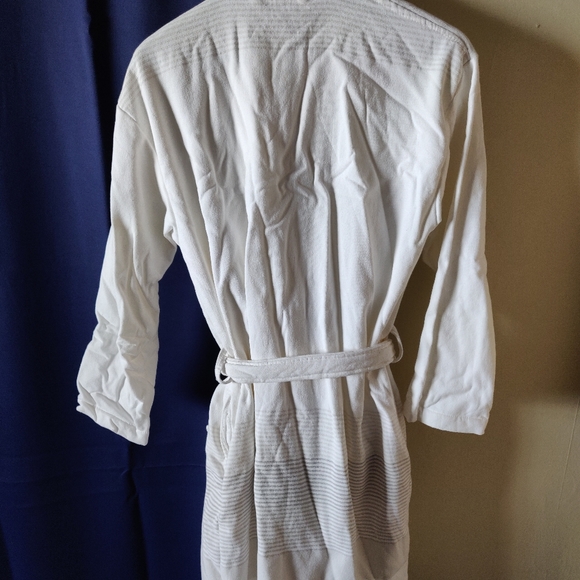 Bathrobe - Picture 2 of 4